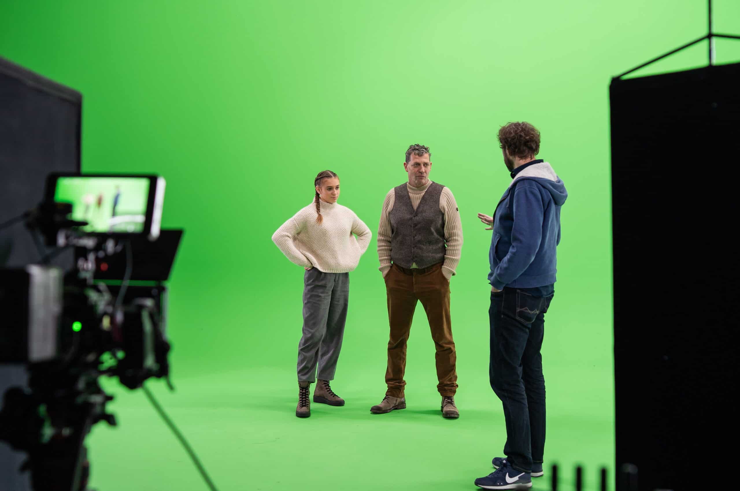 Behind the Scenes der EXPERIENCE TIROL. Ein Foto vom Making Of mit Gregor Bloéb - der Vater Thomas spielt - und Lisa Neuner - welche Tochter Anna spielt.